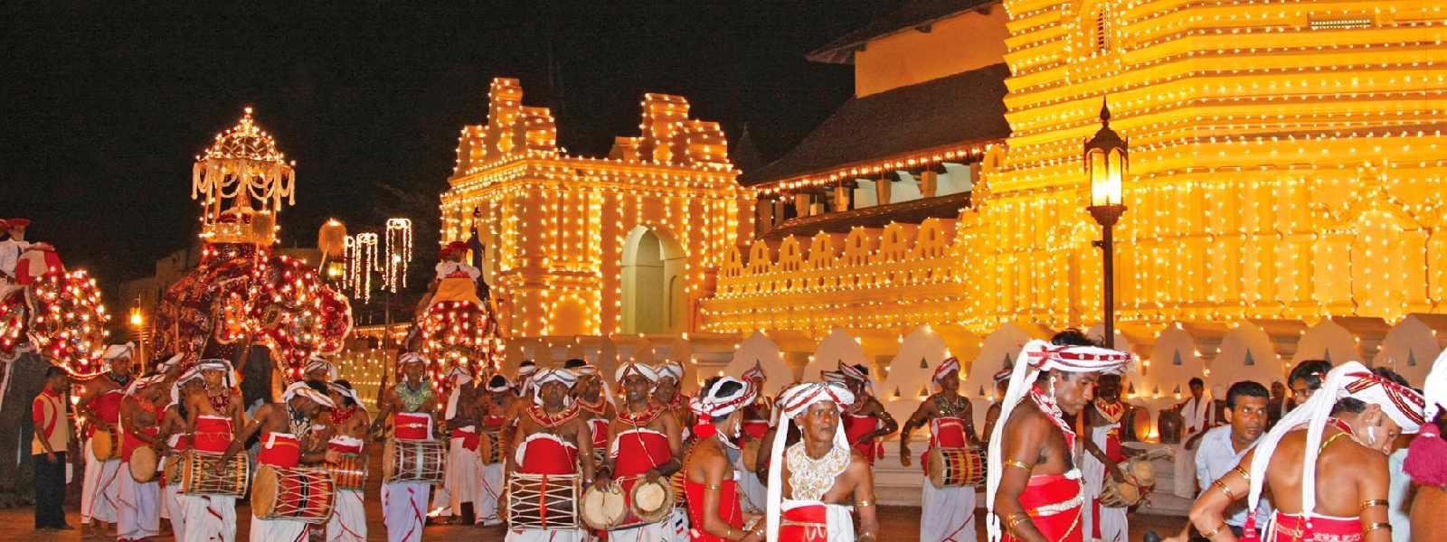 මහනුවර ඇසළ පෙරහර මංගල්‍යයේ පළමු කුඹල් පෙරහැර අද..